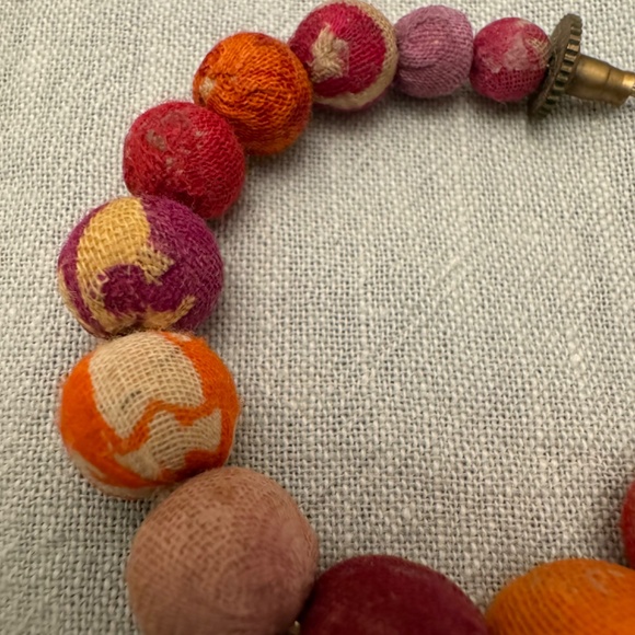 Cute Indian cloth bead earrings, never worn - Picture 3 of 4